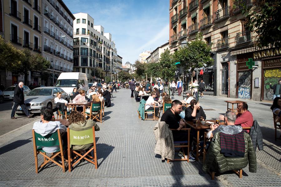 Madrid cerrará las terrazas covid y prohibirá las estufas de gas en 2024