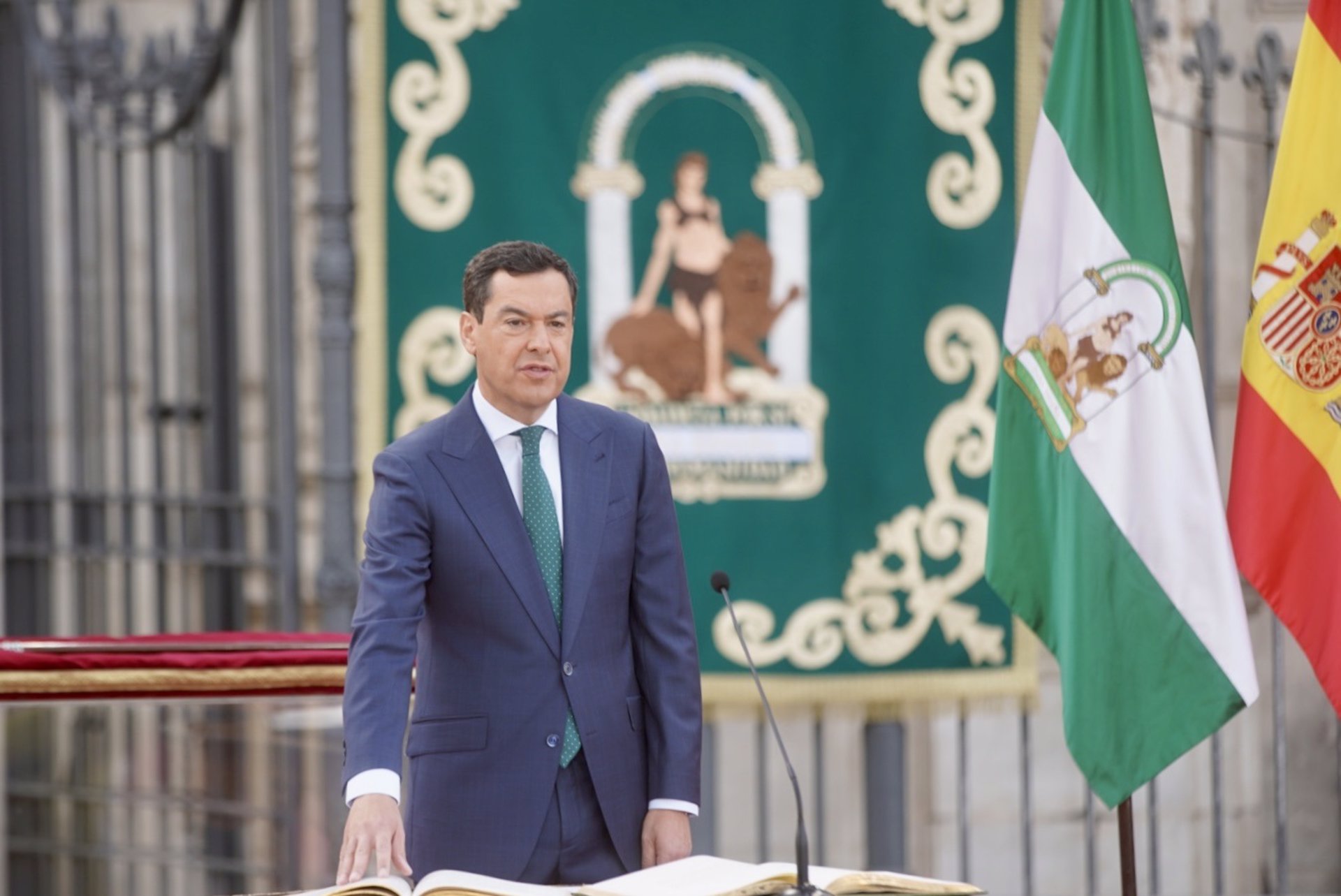 Moreno Bonilla reivindica el «orgullo andaluz» en su toma de posesión ...