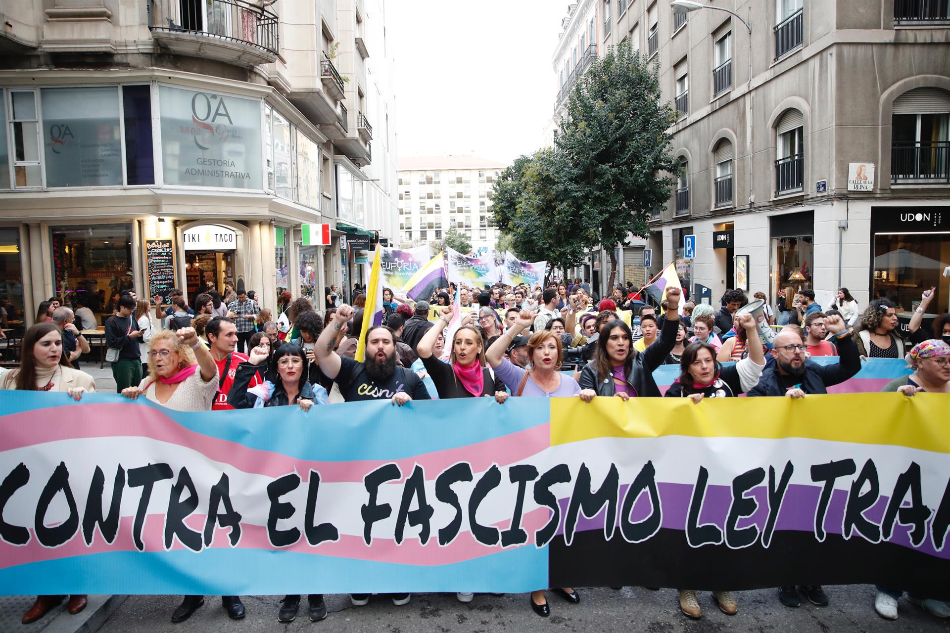 El lobby trans marcha contra el PSOE por los «recortes» a la ley