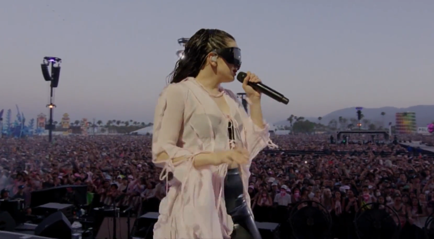 Rosalía arrasa en Coachella de la fuerza de 'Motomami' a su 'Beso' con