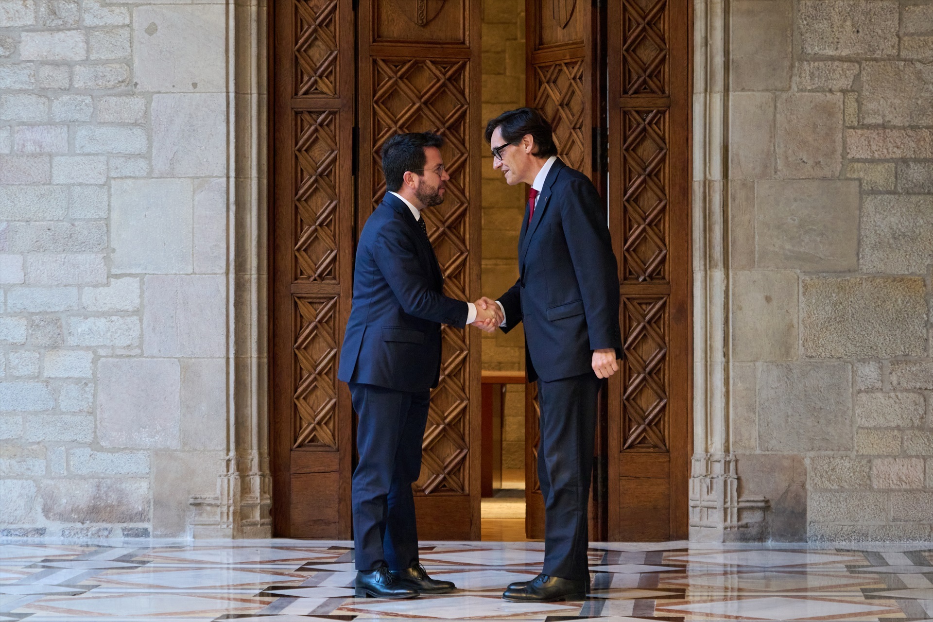 El PSOE firma 21 pactos con Junts y ERC para copar el poder en las ...