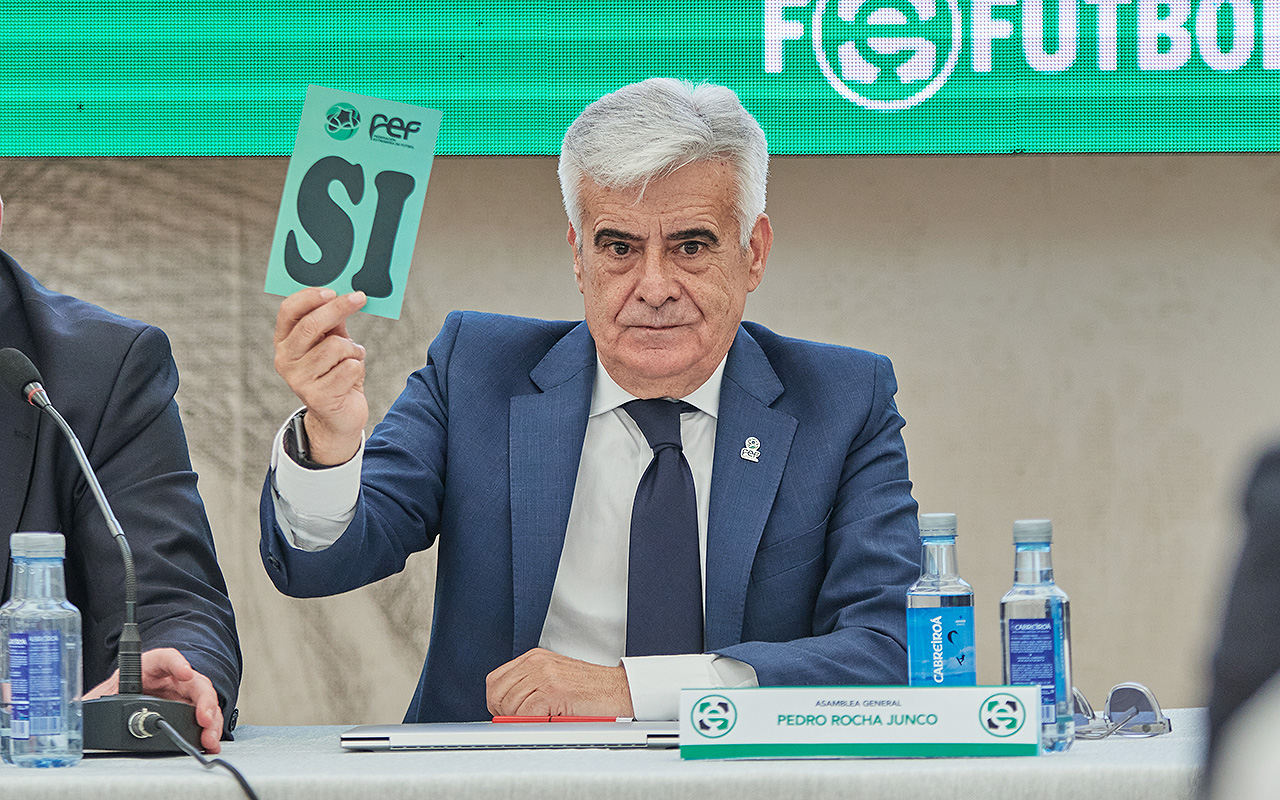 Pedro Rocha ya es el nuevo presidente de la Federación Española de Fútbol Pedro Rocha ya es el nuevo presidente de la Federación Española de Fútbol