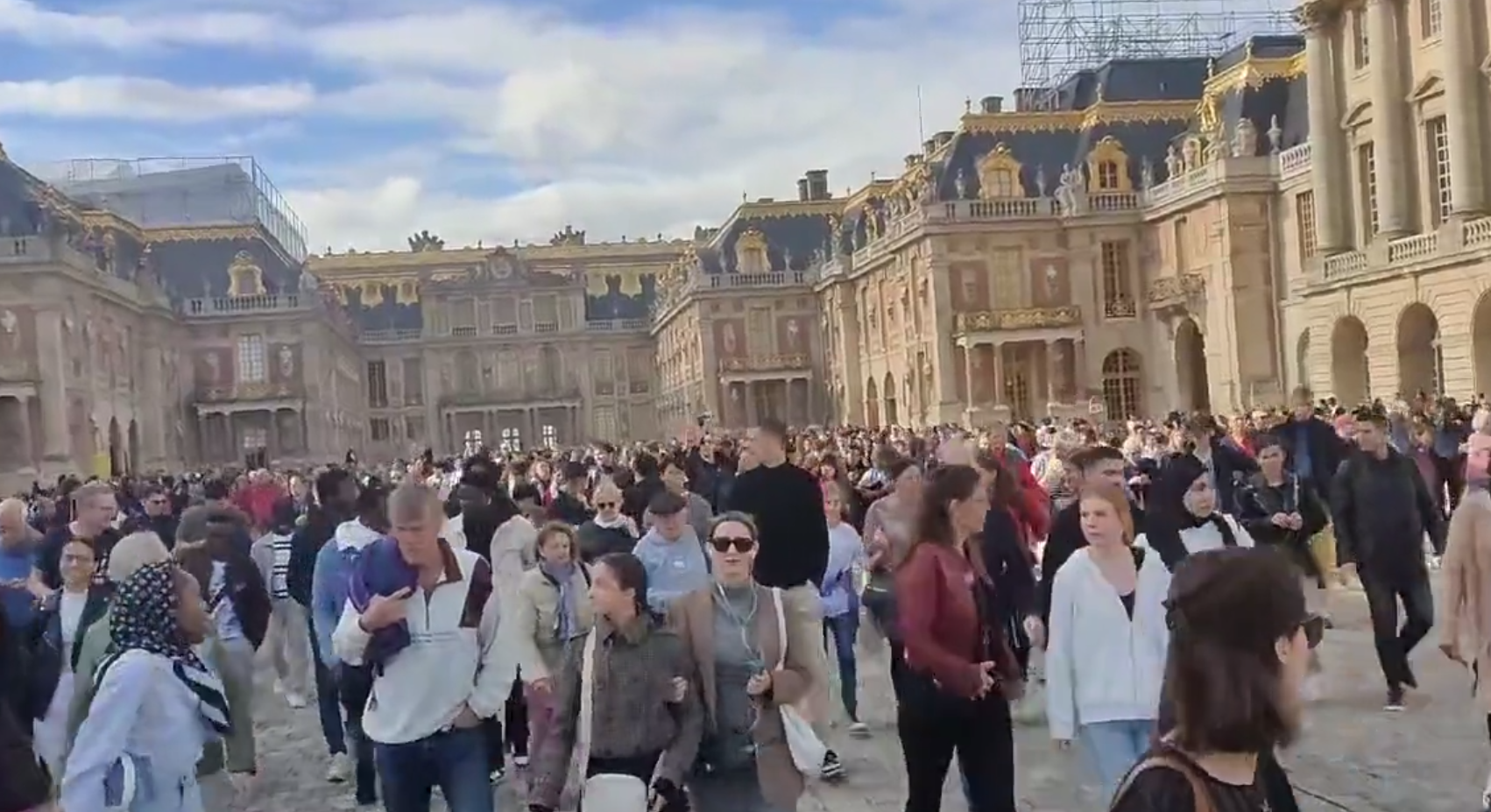Una nueva amenaza de bomba obliga a evacuar y cerrar el Palacio de ...