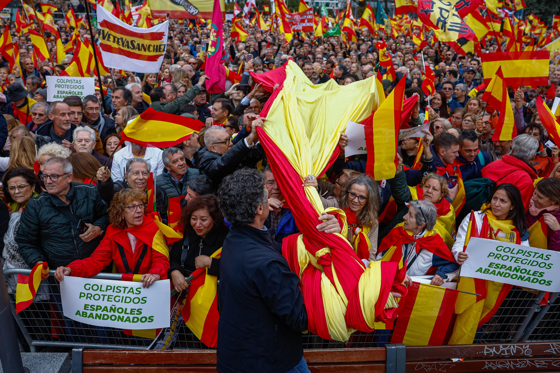 200.000 personas claman en Madrid contra la amnistía de Sánchez y por ...