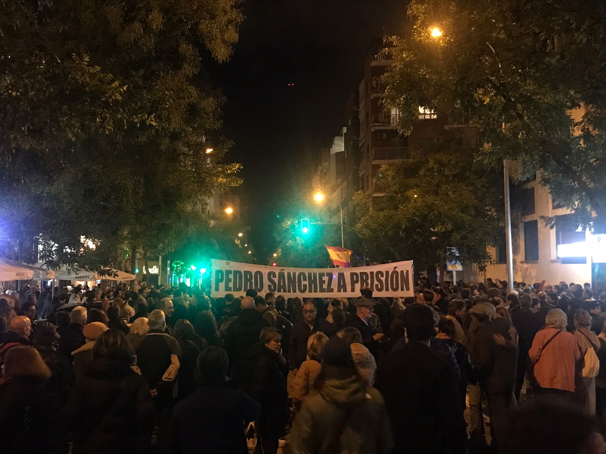 Cientos de personas se concentran en Ferraz para protestar contra ...