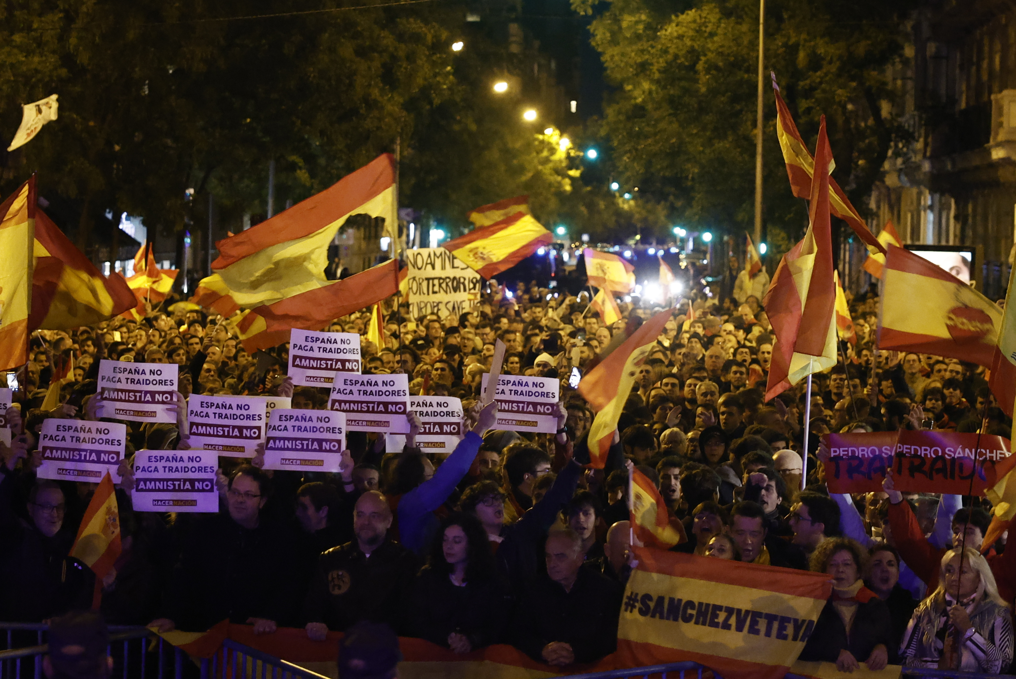Directo | Noveno día de protestas en Ferraz por los pactos de Sánchez ...