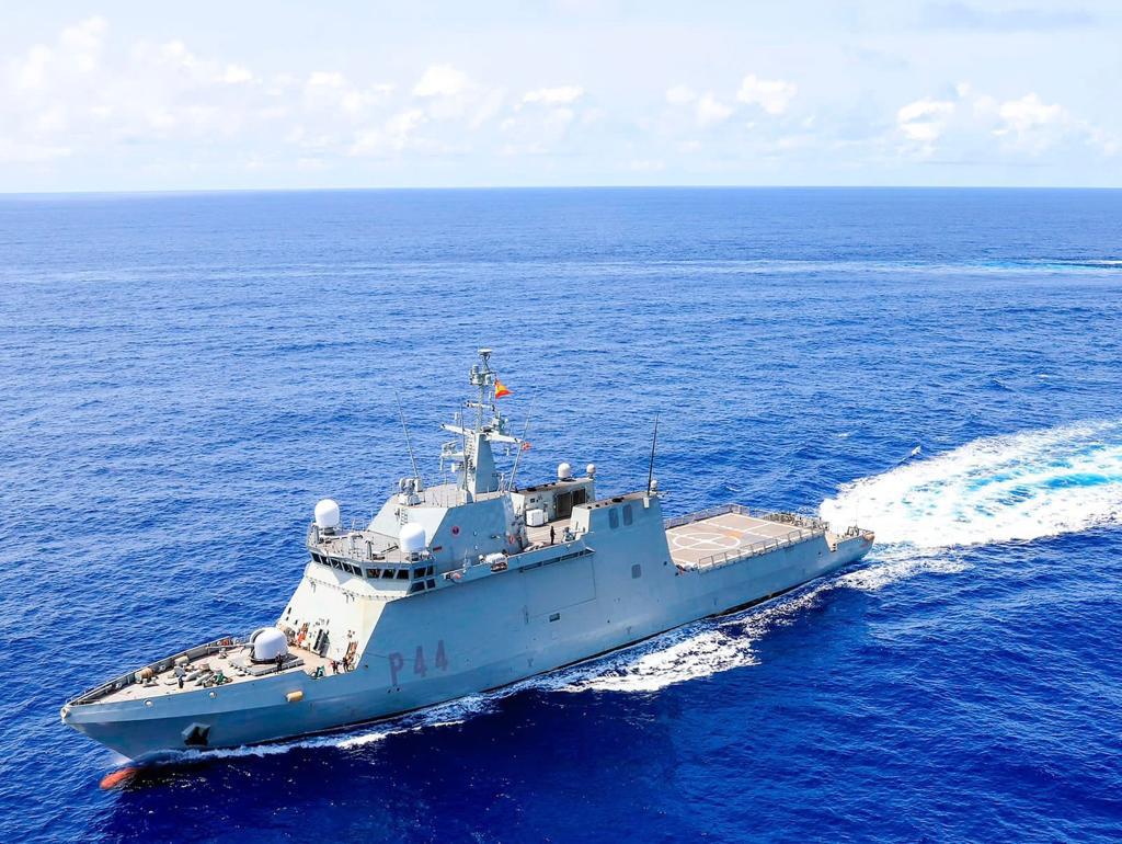 Armada española: Un buque de acción marítima patrulla a fondo la «zona ...