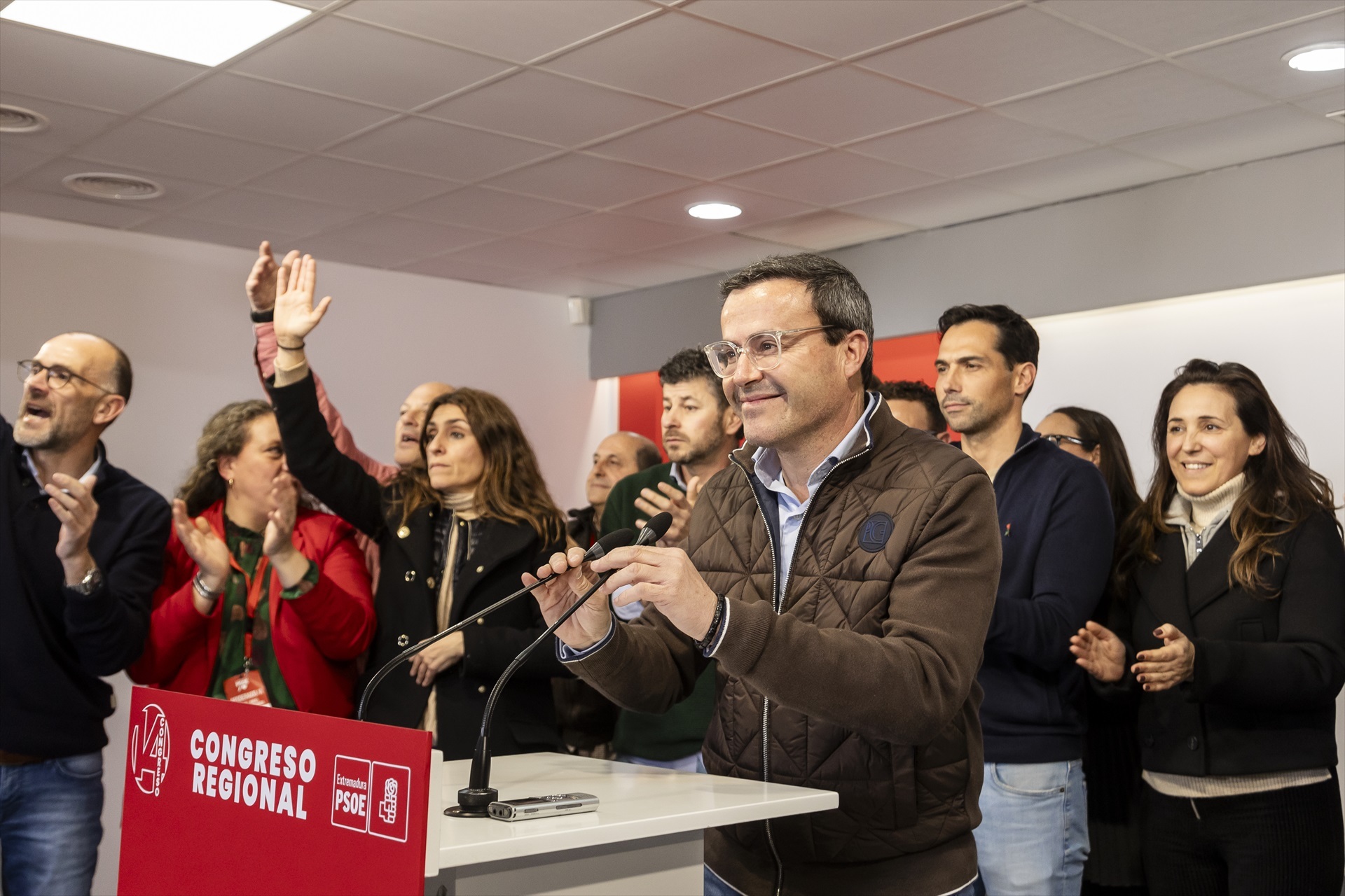 El nuevo líder del PSOE extremeño sigue la estela de Page y afirma que ...