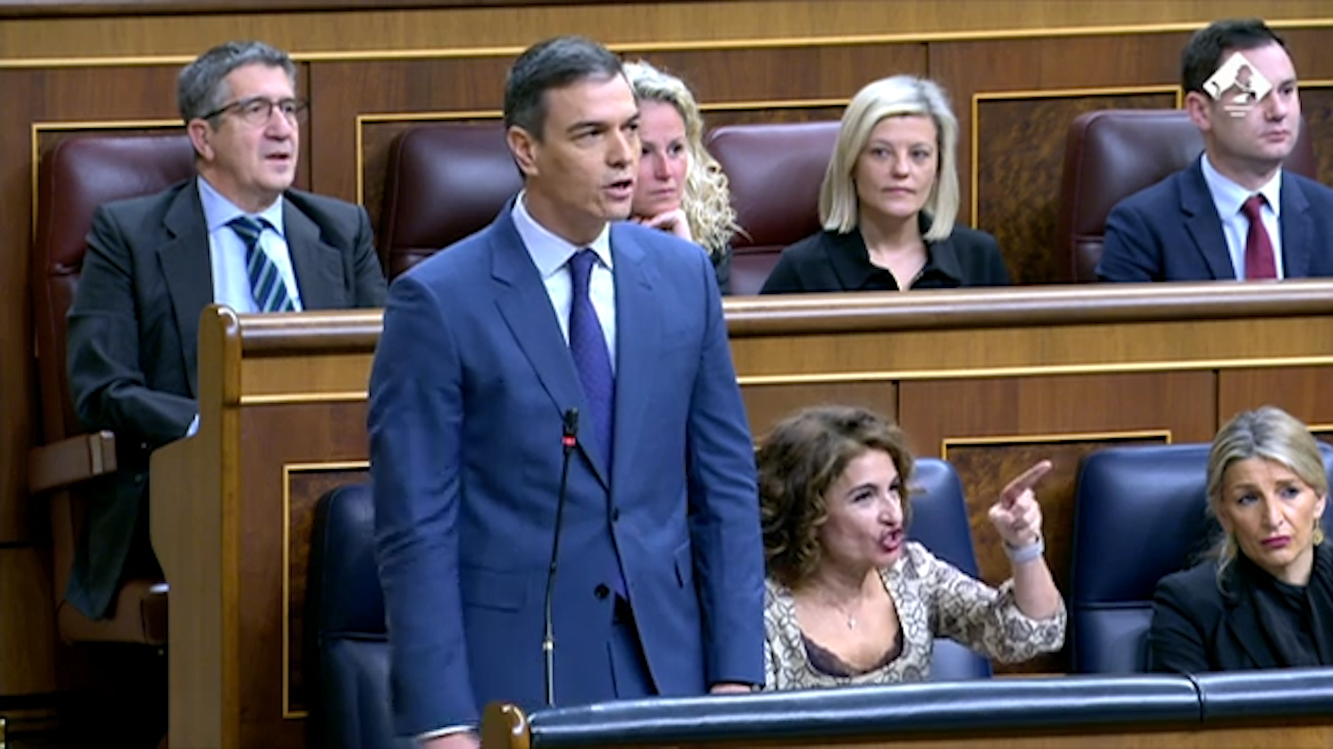Una cámara capta a Montero amenazando a los diputados del PP: «Cuidao»
