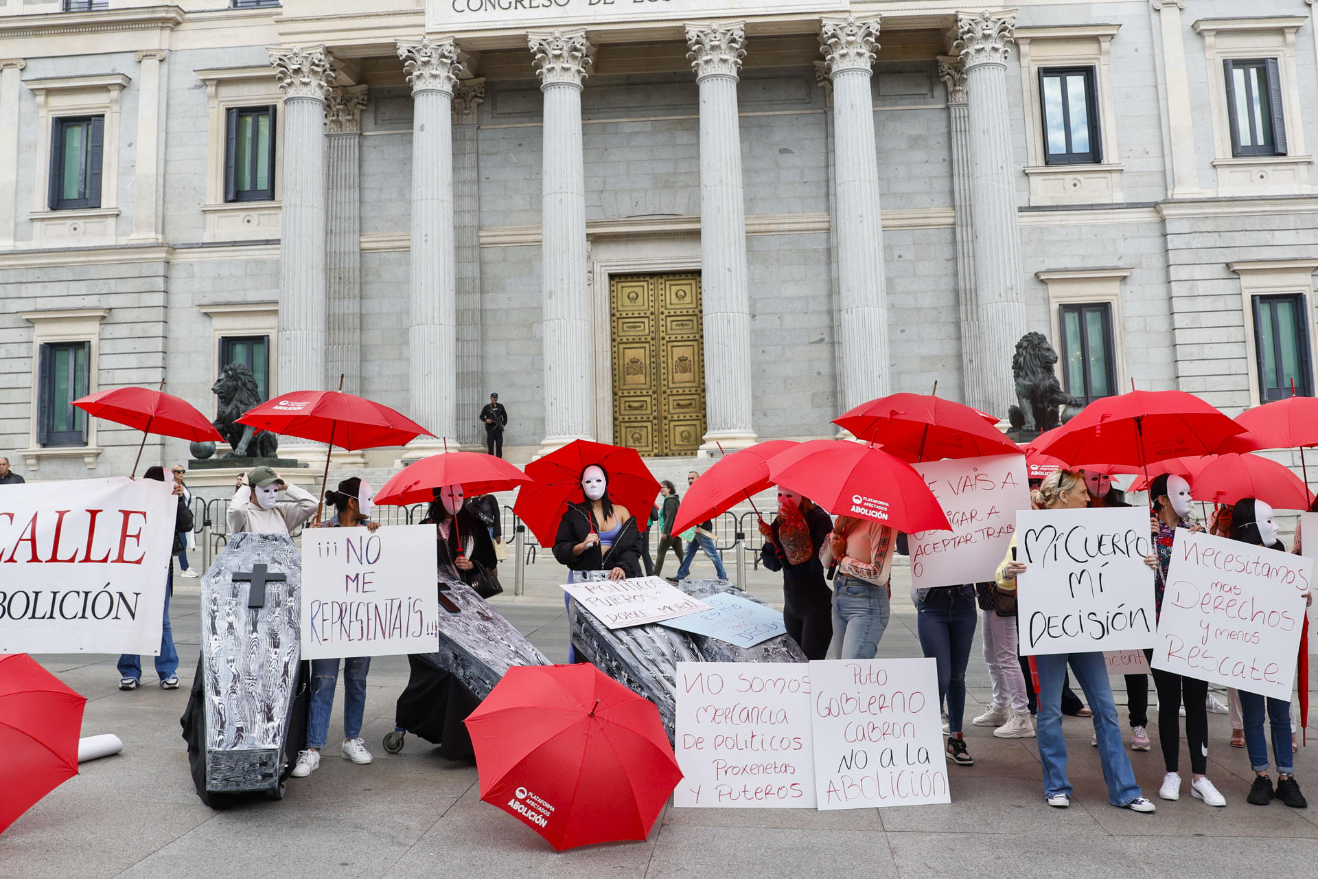 Un grupo de prostitutas denuncia ante el Congreso que la ley del PSOE ...