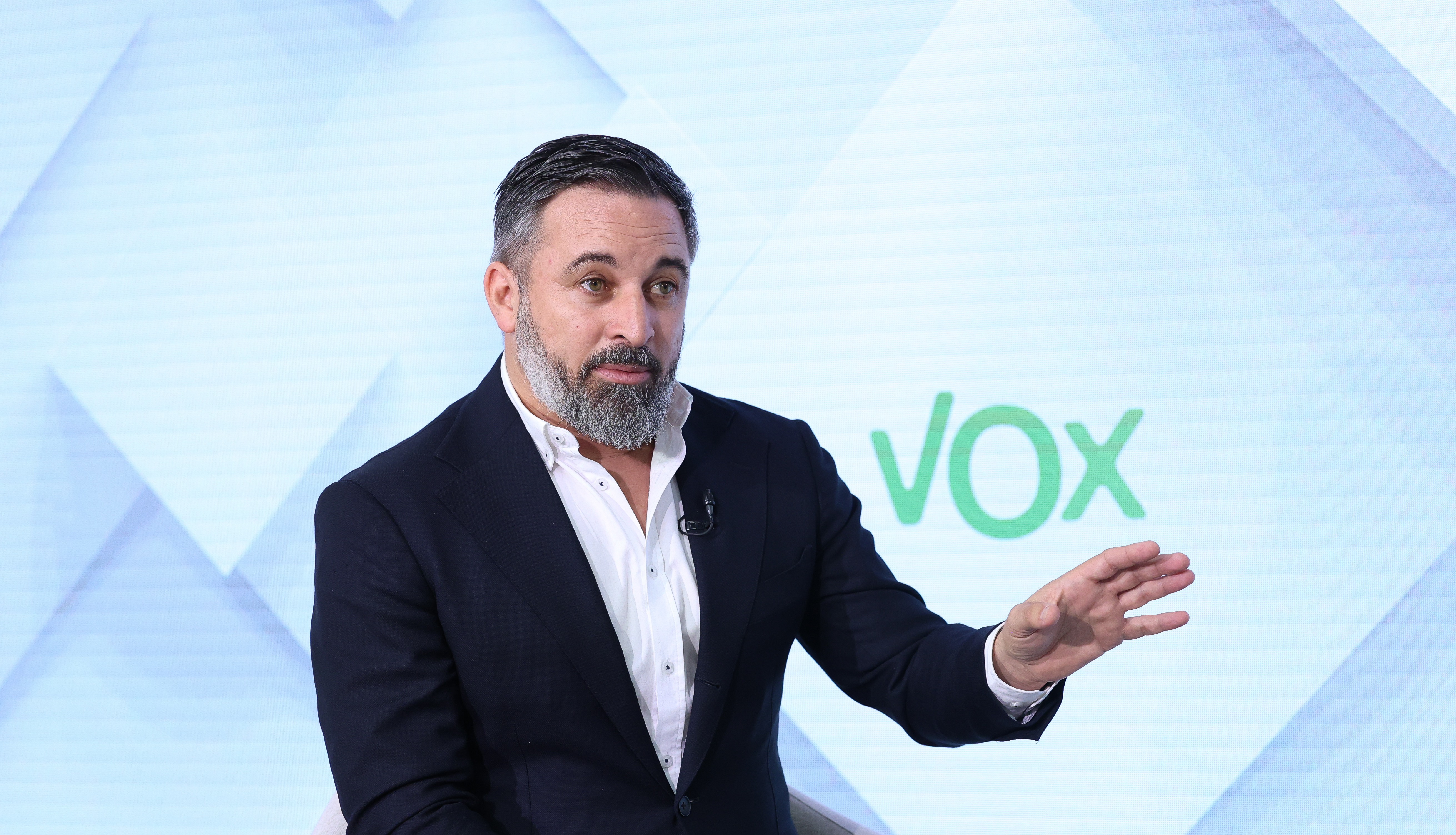 Abascal carga contra Feijóo por «demonizar» a Vox con la inmigración ...
