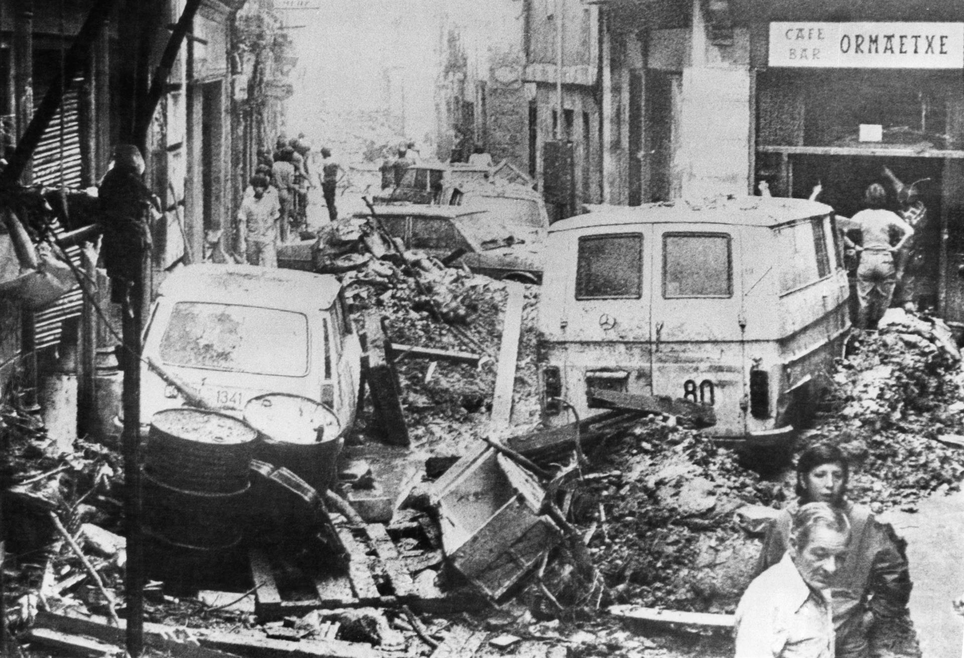 Ranger Riada Felipe González mandó 10.000 soldados a Bilbao por la riada de 1983 en ...