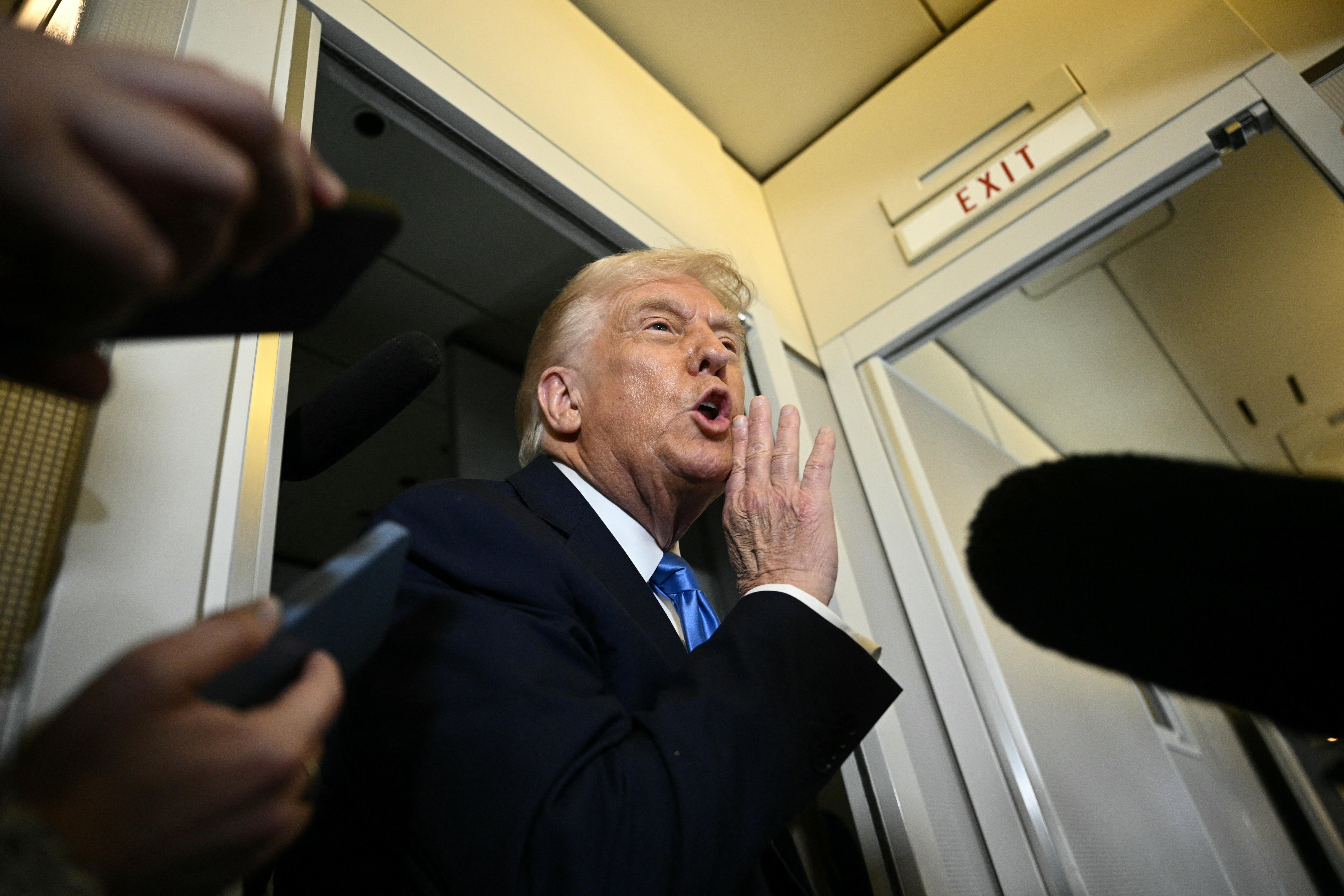 Trump vuelve a presionar a Powell para que baje los tipos de interés y ...