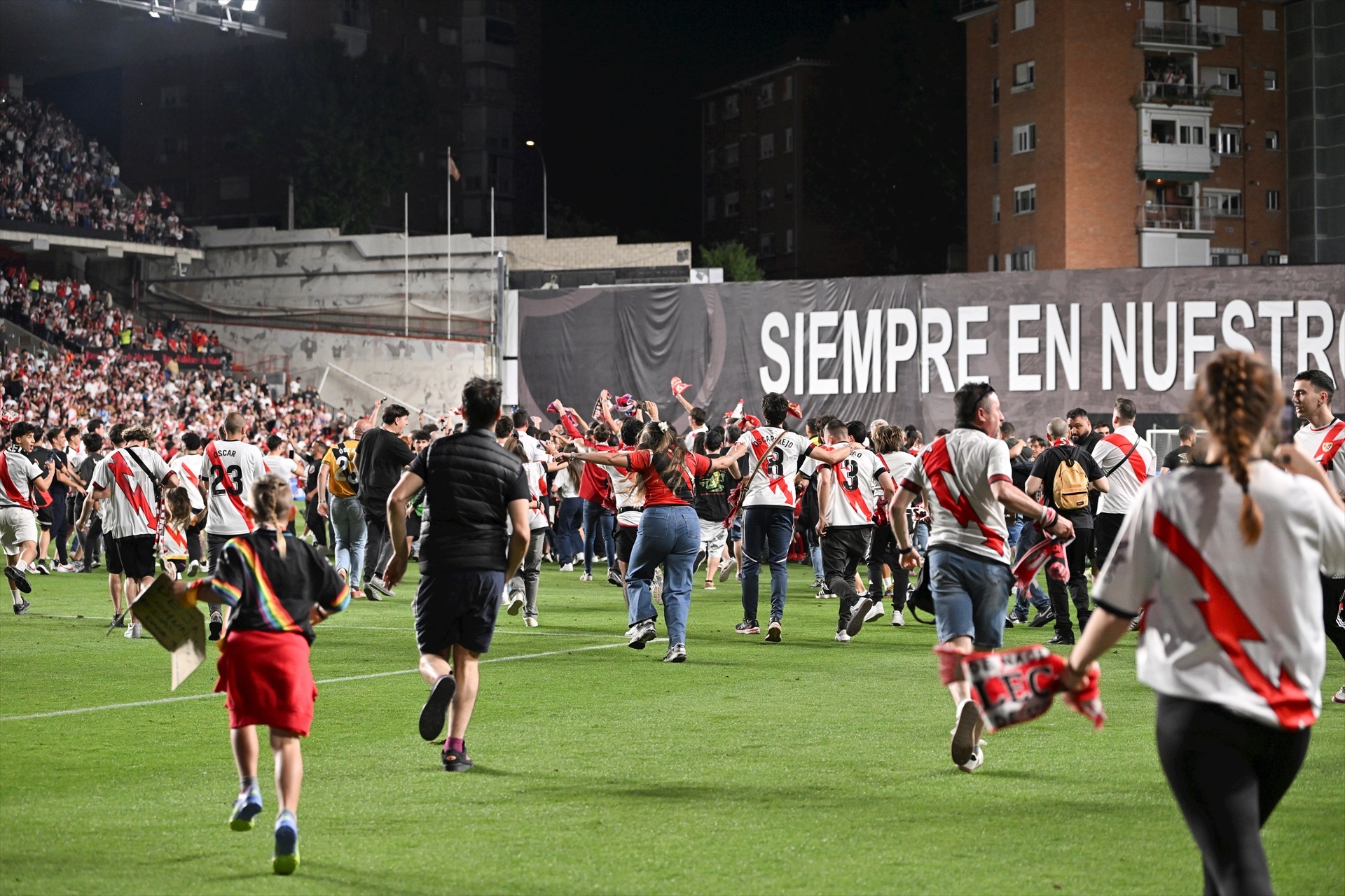 El Rayo Vallecano El Equipo De Barrio Que Volver A Viajar Por Europa el-rayo-vallecano-el-equipo-de-barrio-que-volver-a-viajar-por-europa