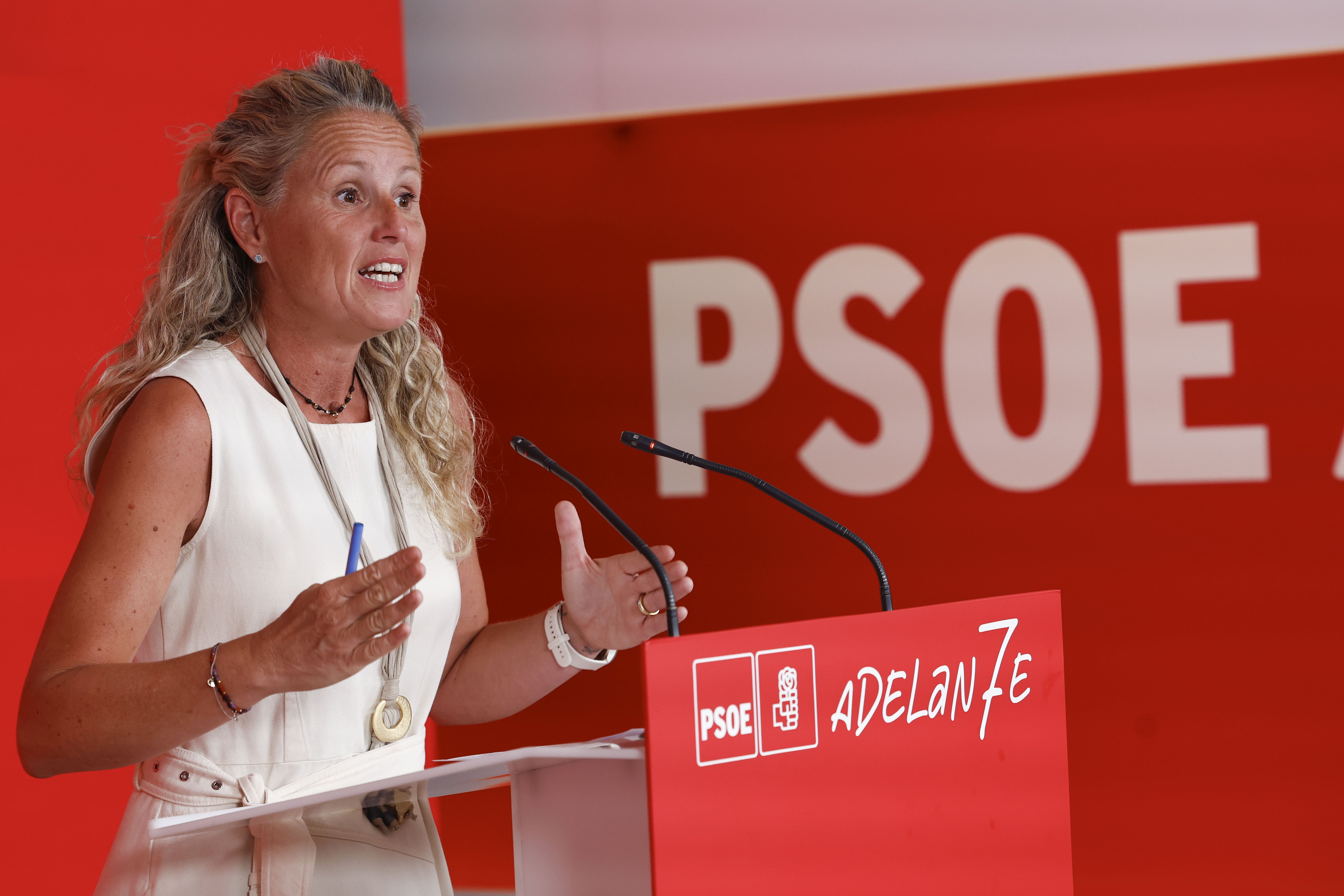 La nueva portavoz del PSOE pide la expulsión de Feijóo al minuto de ...