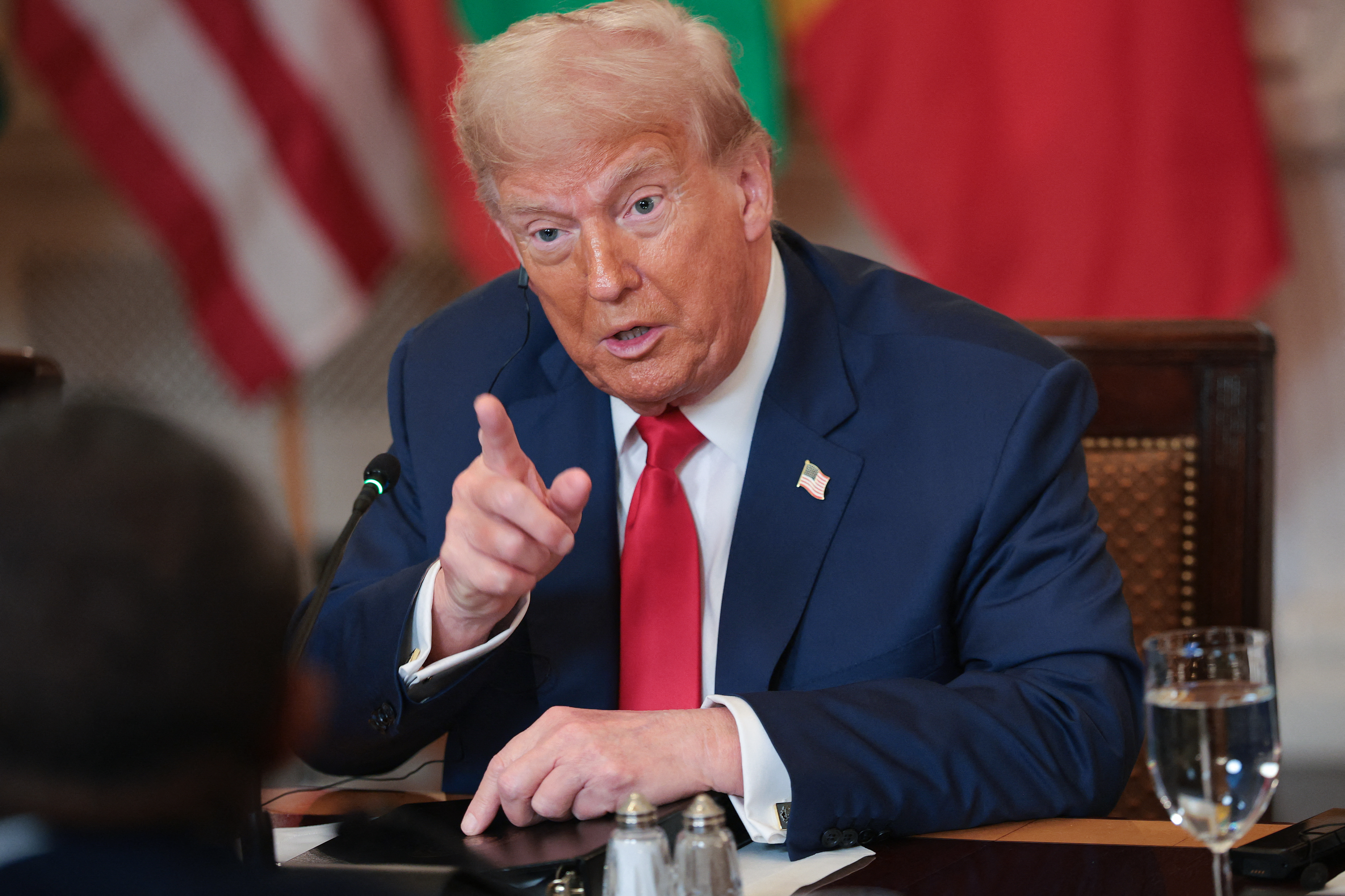Los portazos de Sánchez a Trump con el gasto en Defensa, Huawei y el F ...