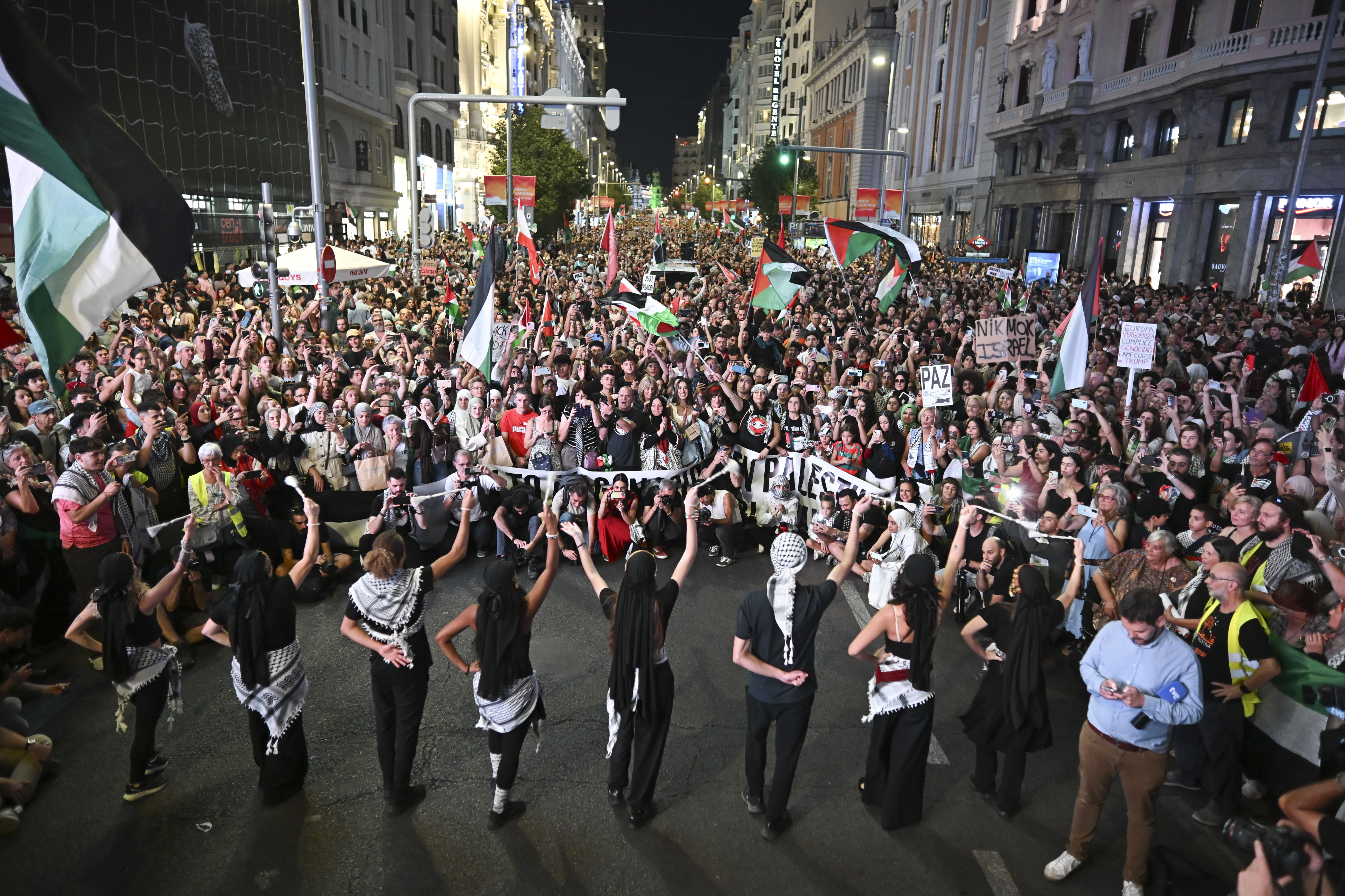 Miles de personas se manifiestan en Madrid en apoyo al pueblo palestino