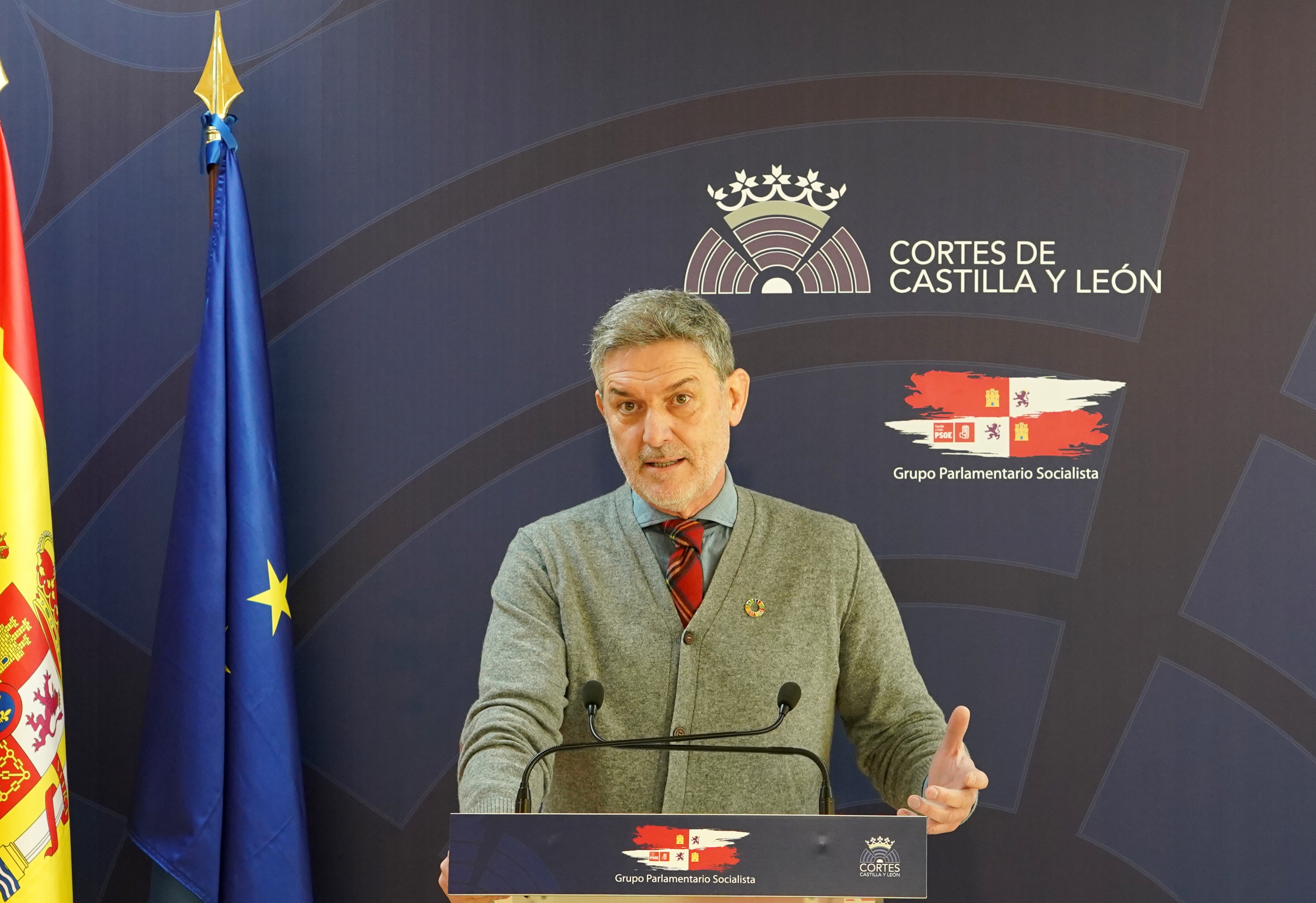 El exalcalde de San Ildefonso entrega su acta en las Cortes de Castilla ...