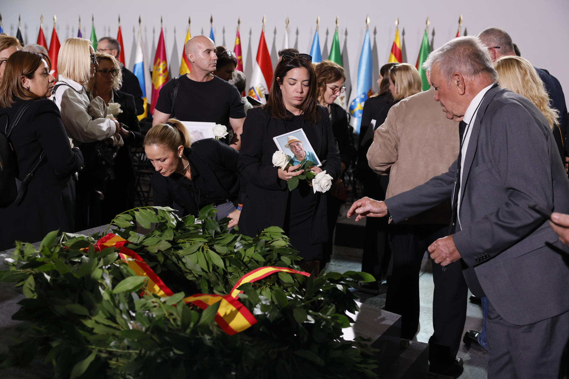 Las víctimas de la dana homenajean a sus seres queridos en un acto con ...