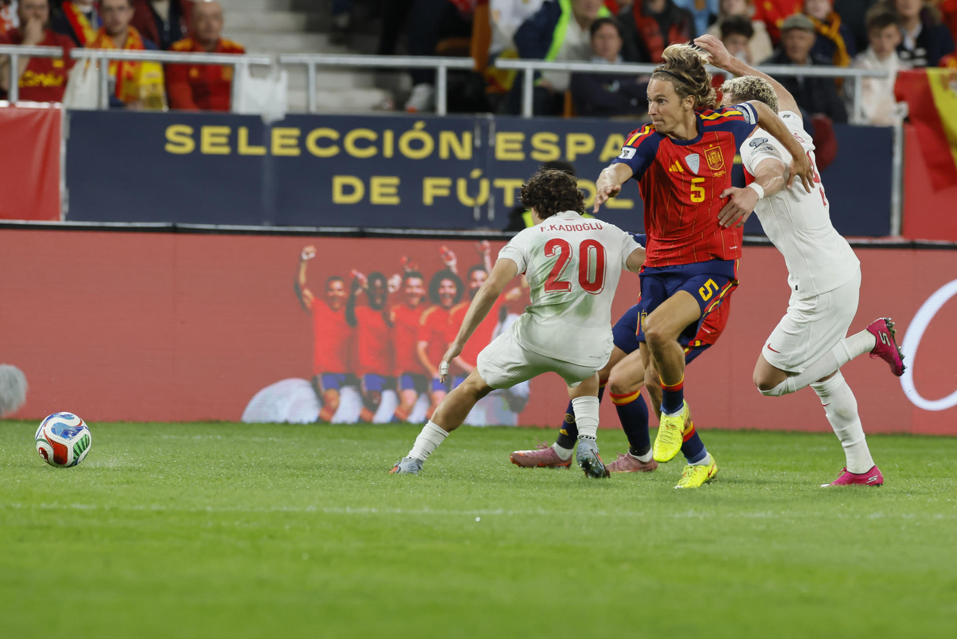 España salva la racha de imbatibilidad y confirma el pase al Mundial en ...