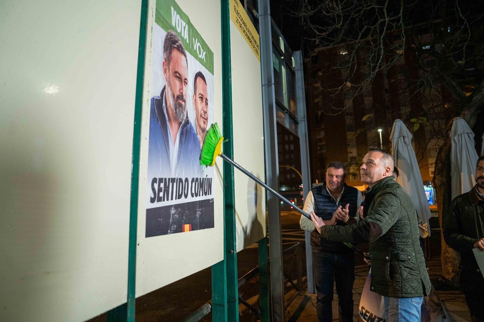 «O mafia y estafa o Vox»: el partido de Abascal encara la campaña con ...