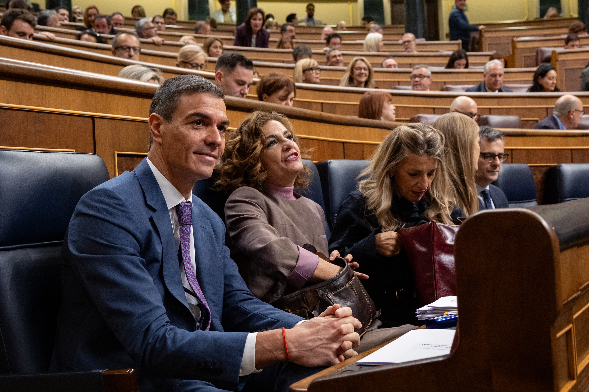 La tercera parte del Gobierno se da a la fuga en la última sesión de ...