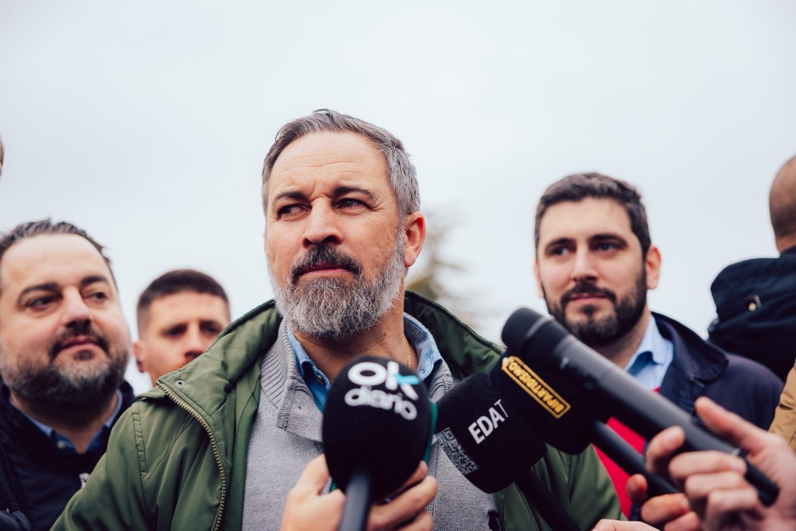 Abascal atiende a los medios desde La Puebla de Alfindén (Zaragoza), en ...