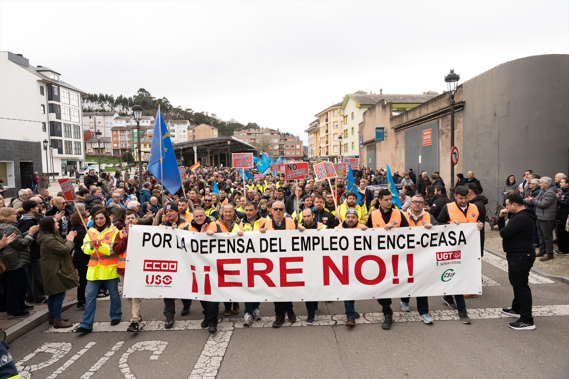 Protestas en Navia por el ERE de Ence, que afecta a casi un tercio de ...