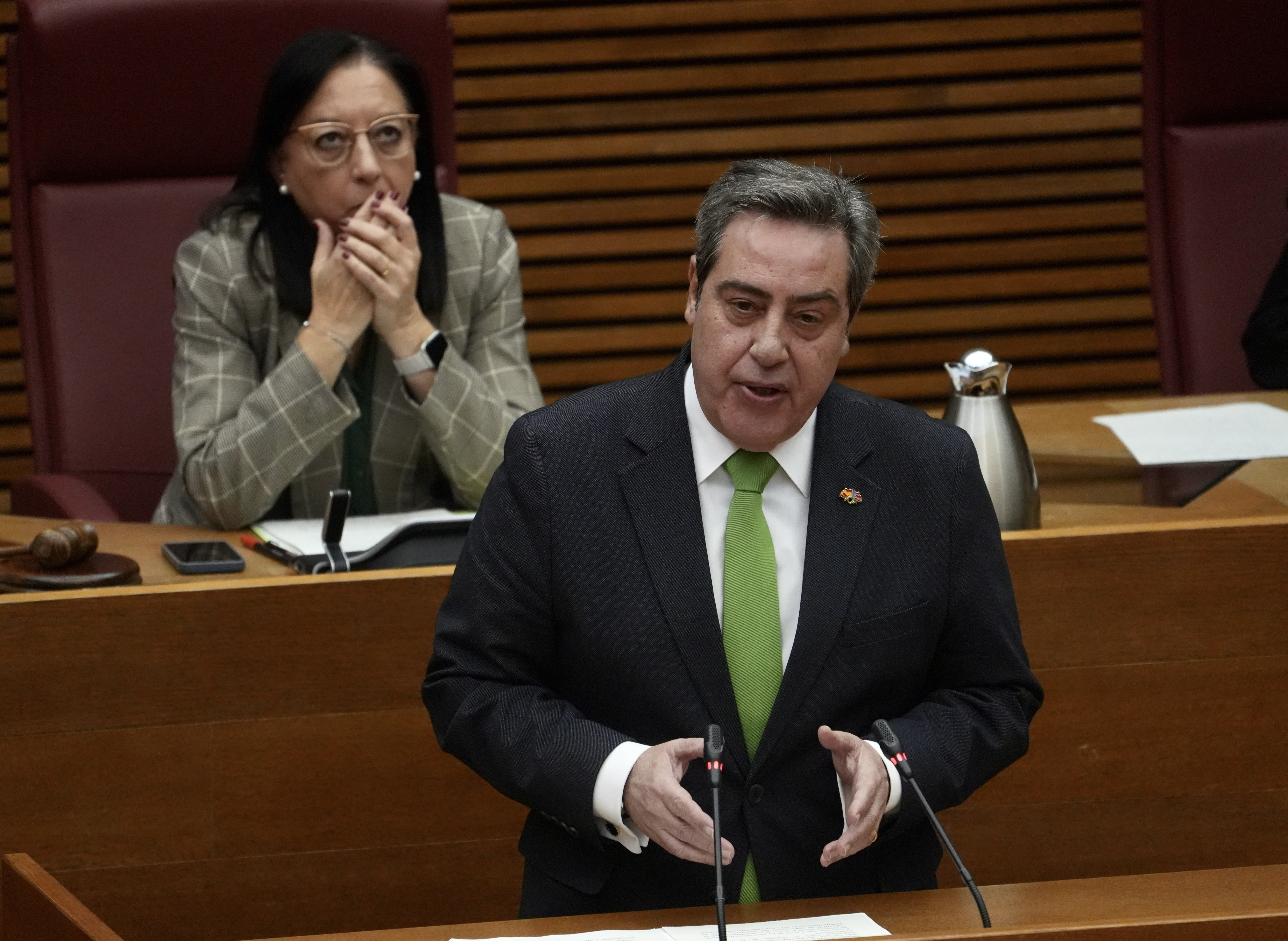 Las encuestas electorales disparan a Vox a la espera de sus candidatos ...