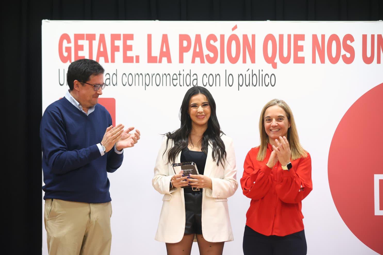 Óscar López y el PSOE de Getafe premian a Sarah Santaolalla por su ...
