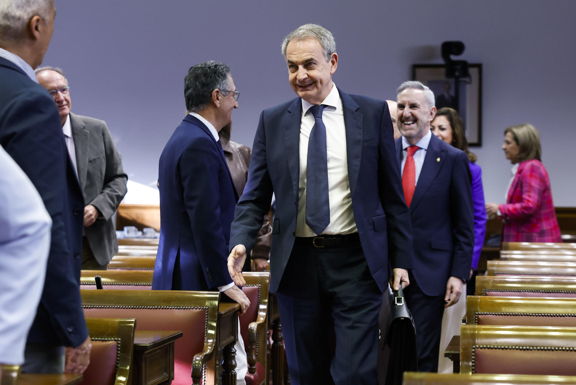 Zapatero comparece en la comisión del Senado por su papel en el caso ...
