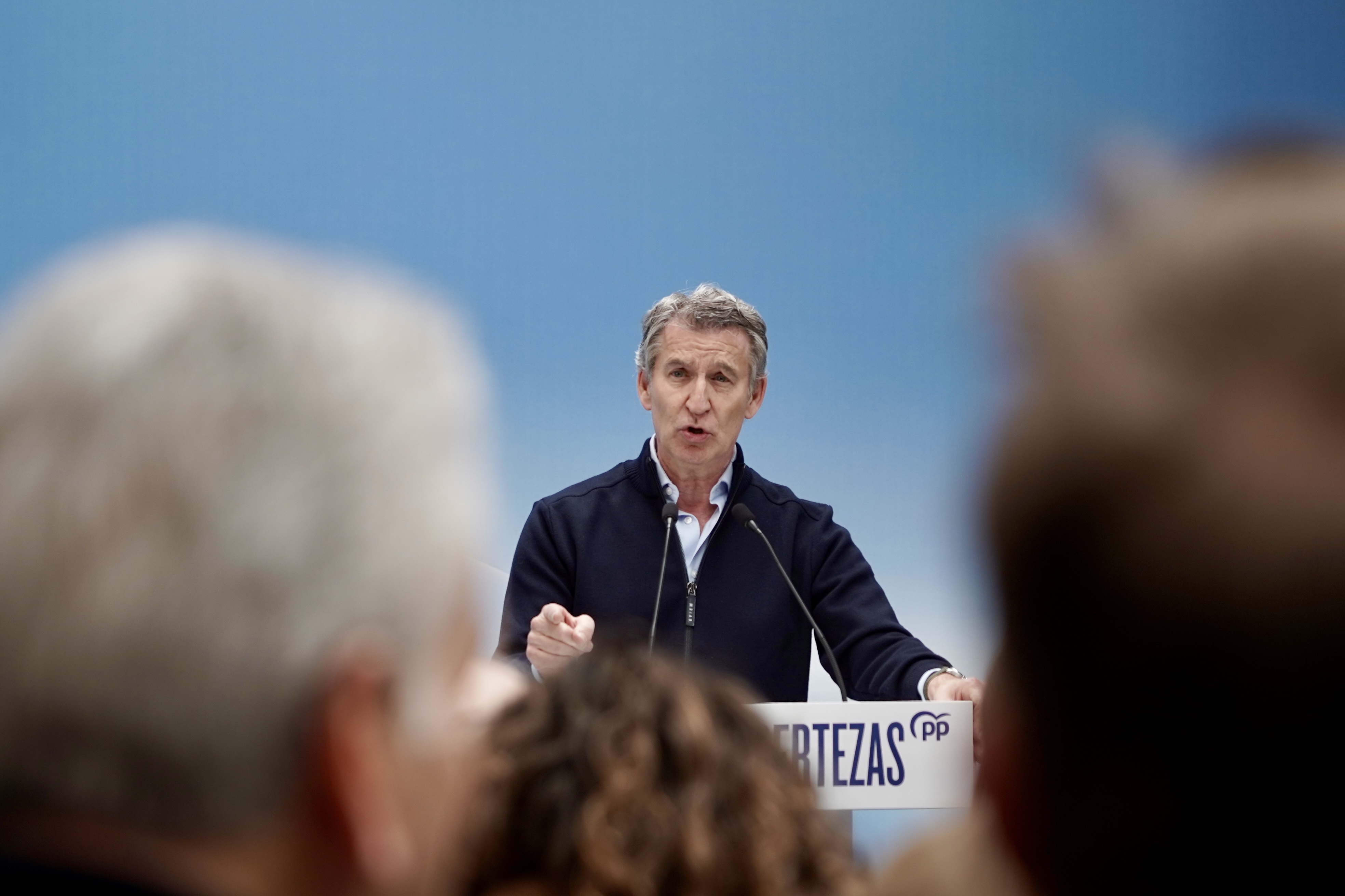 Feijóo acusa al Gobierno de «humillar» a las mujeres: «El machismo es ...