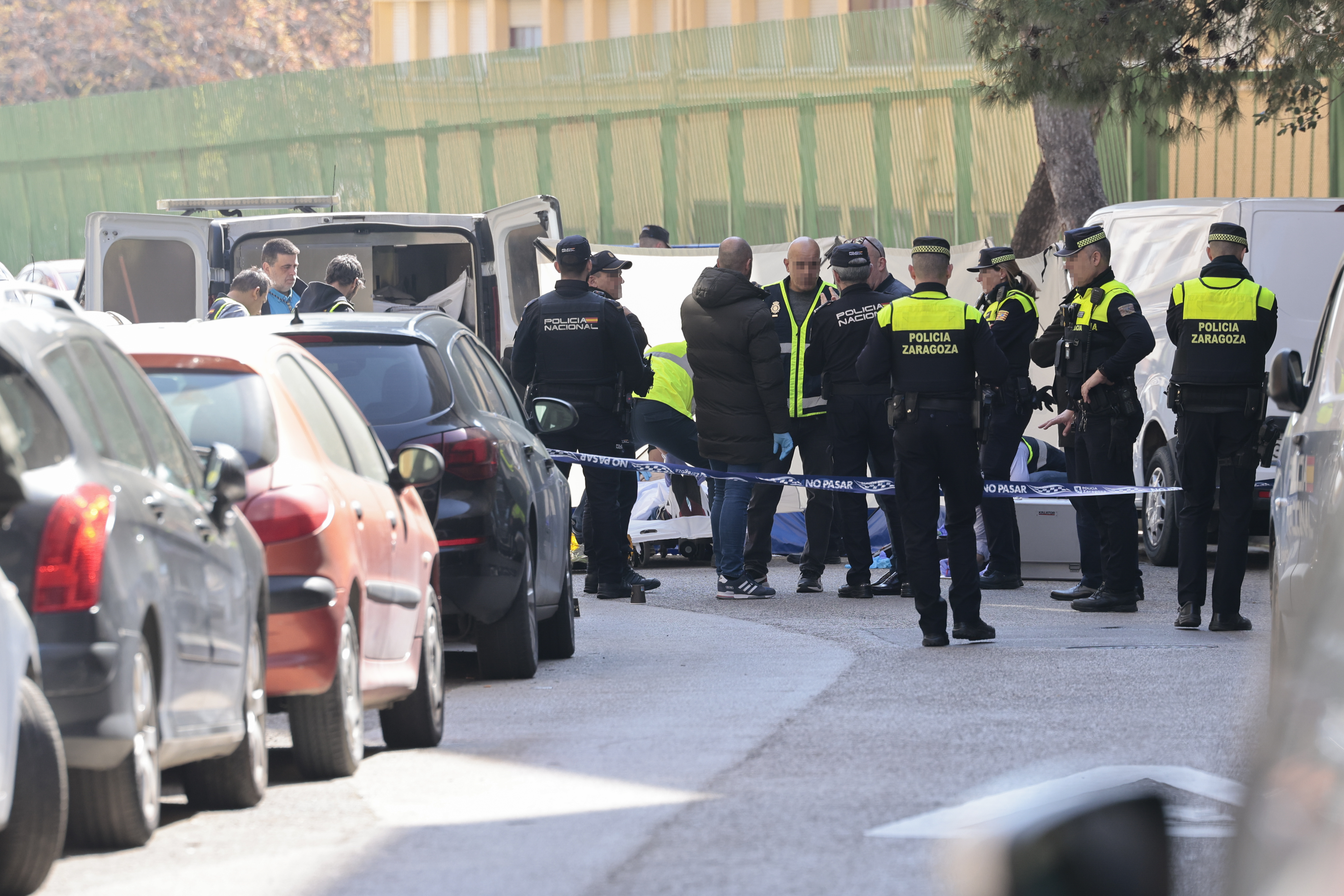 Un hombre mata a una mujer a tiros en plena calle de Zaragoza y después ...