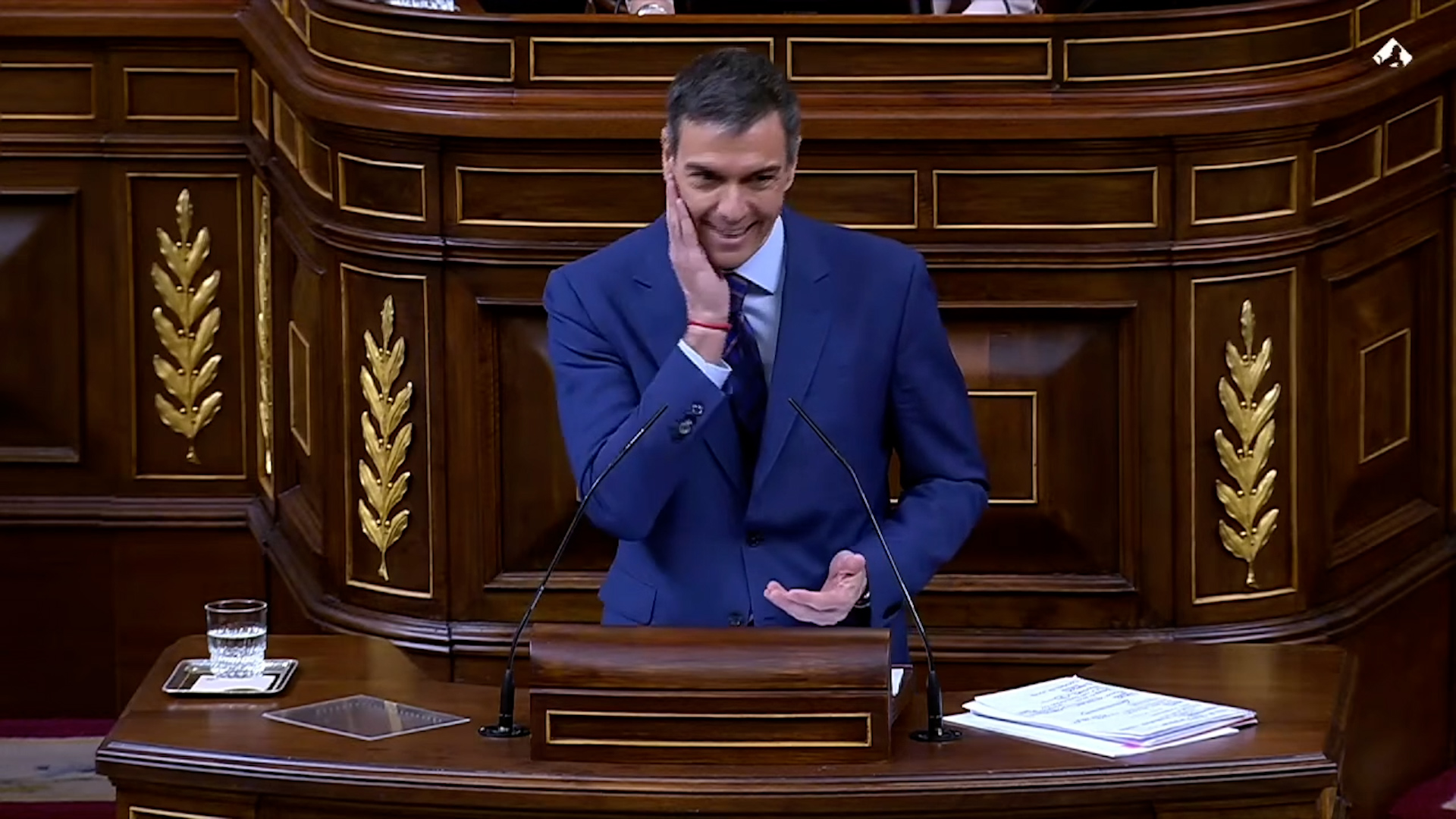 El gesto populista de Sánchez en el Congreso hacia la bancada del PP ...