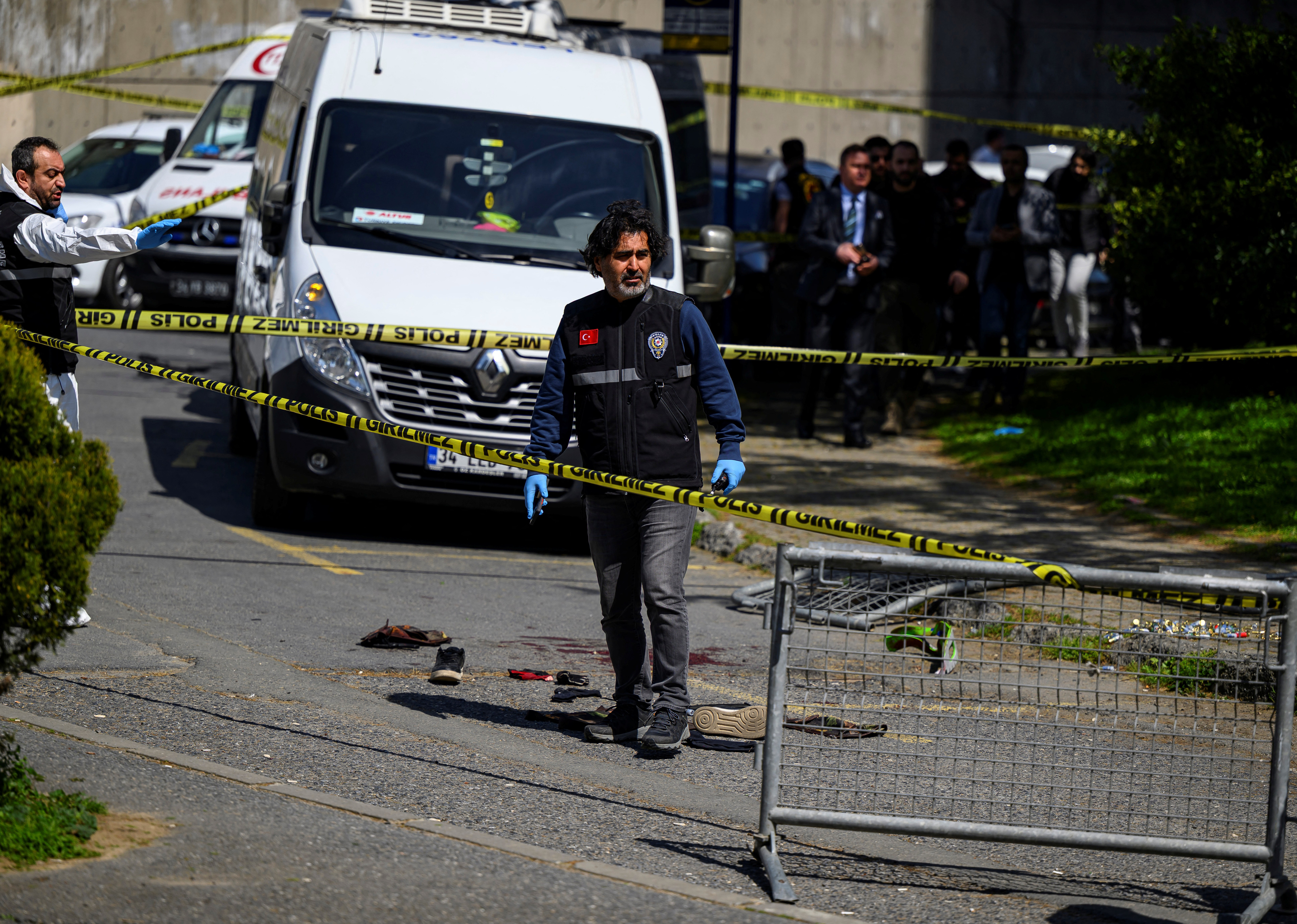 Un muerto y dos heridos en un tiroteo frente al consulado israelí en ...