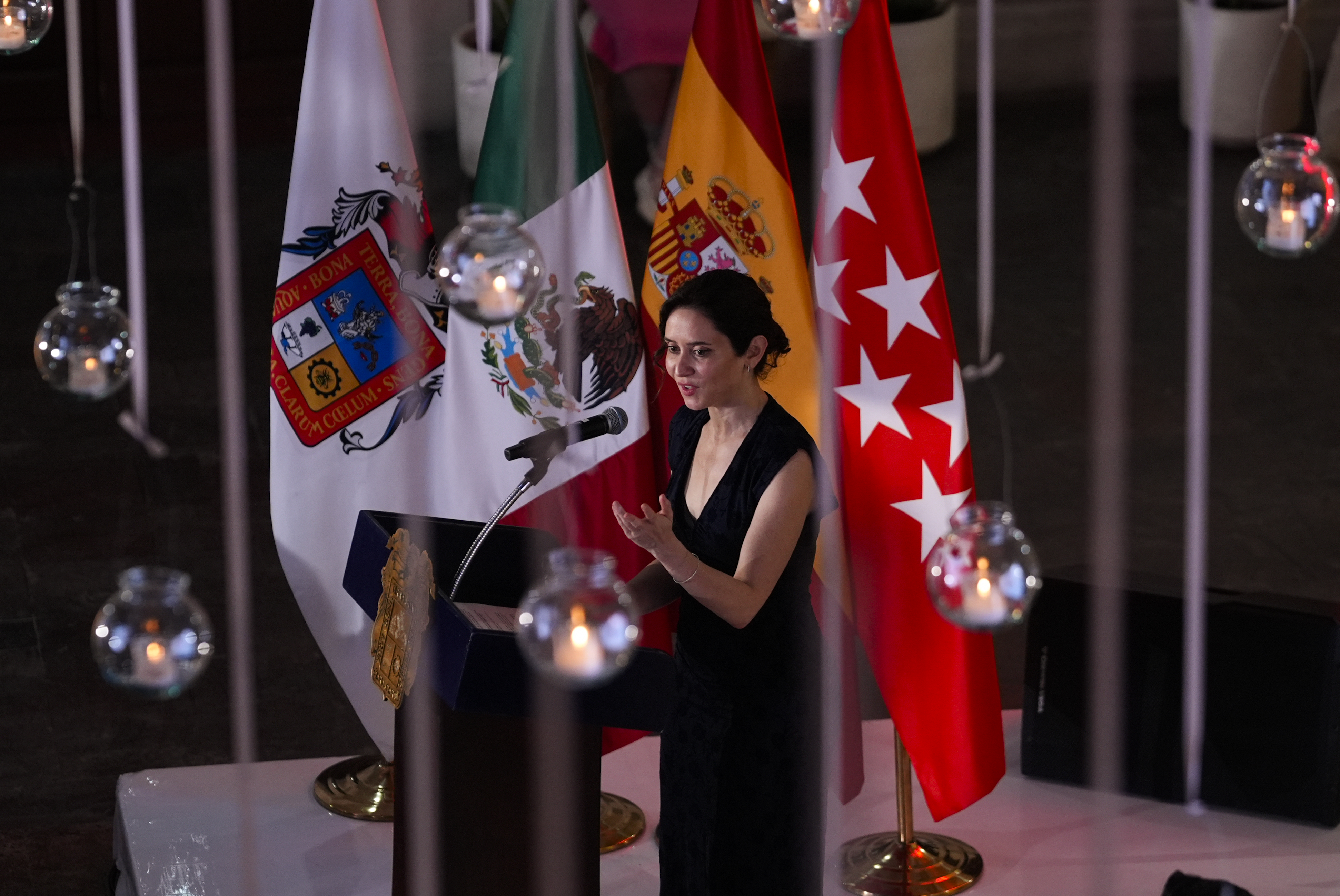 El Gobierno de Ayuso se planta ante las críticas por el viaje a México ...