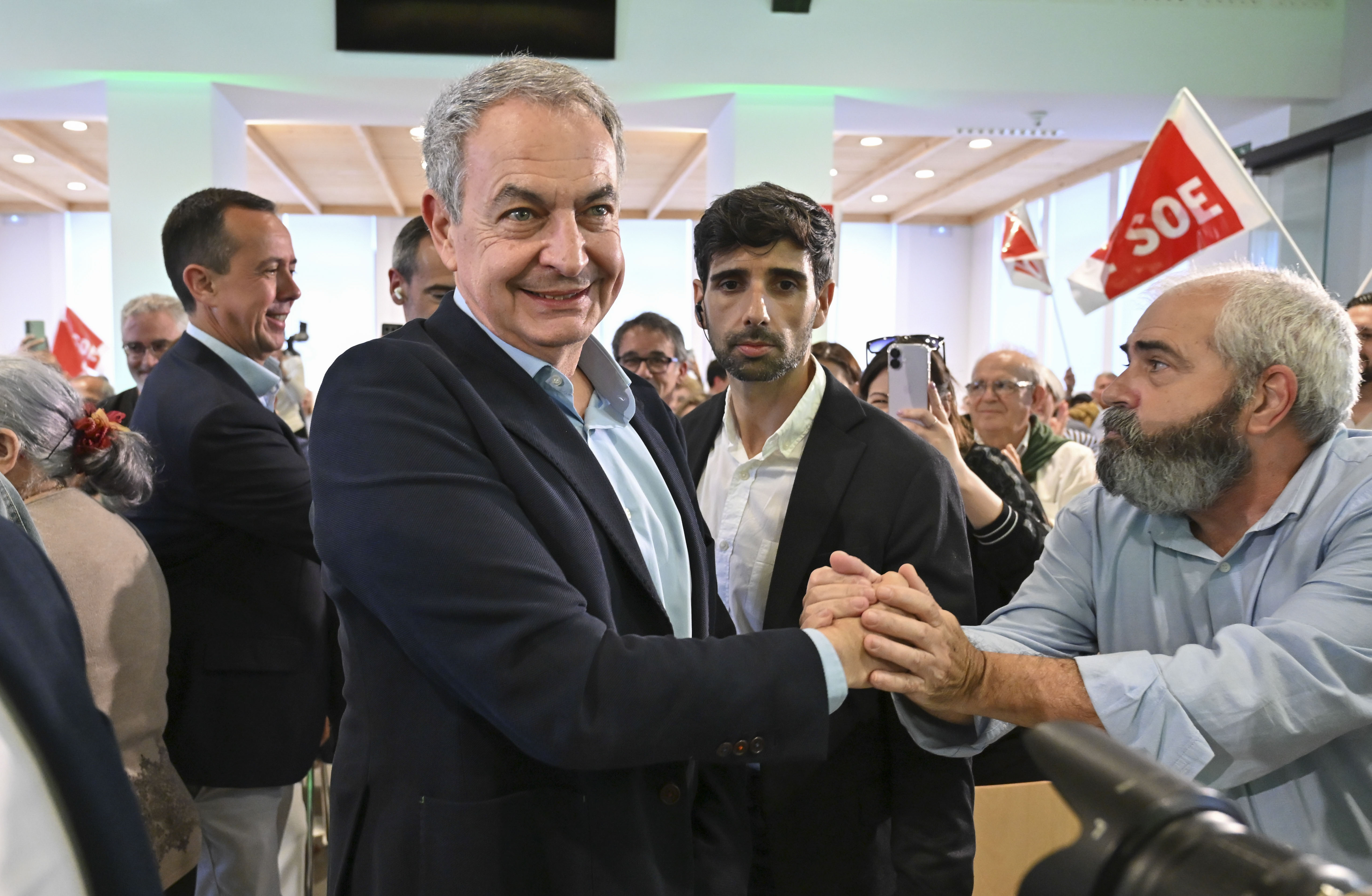 Zapatero carga en Almería «contra los que van a misa y rezan» pero se ...