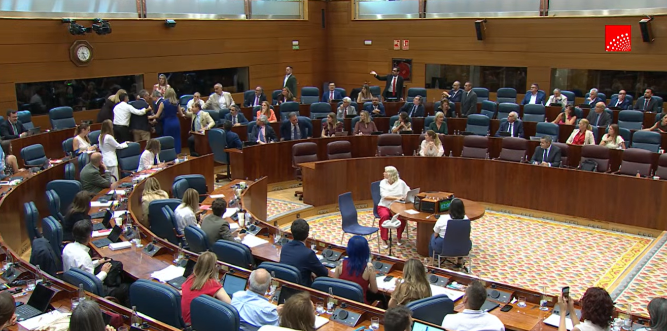 Expulsan del Pleno a un diputado del PSOE tras increpar a otro del PP ...
