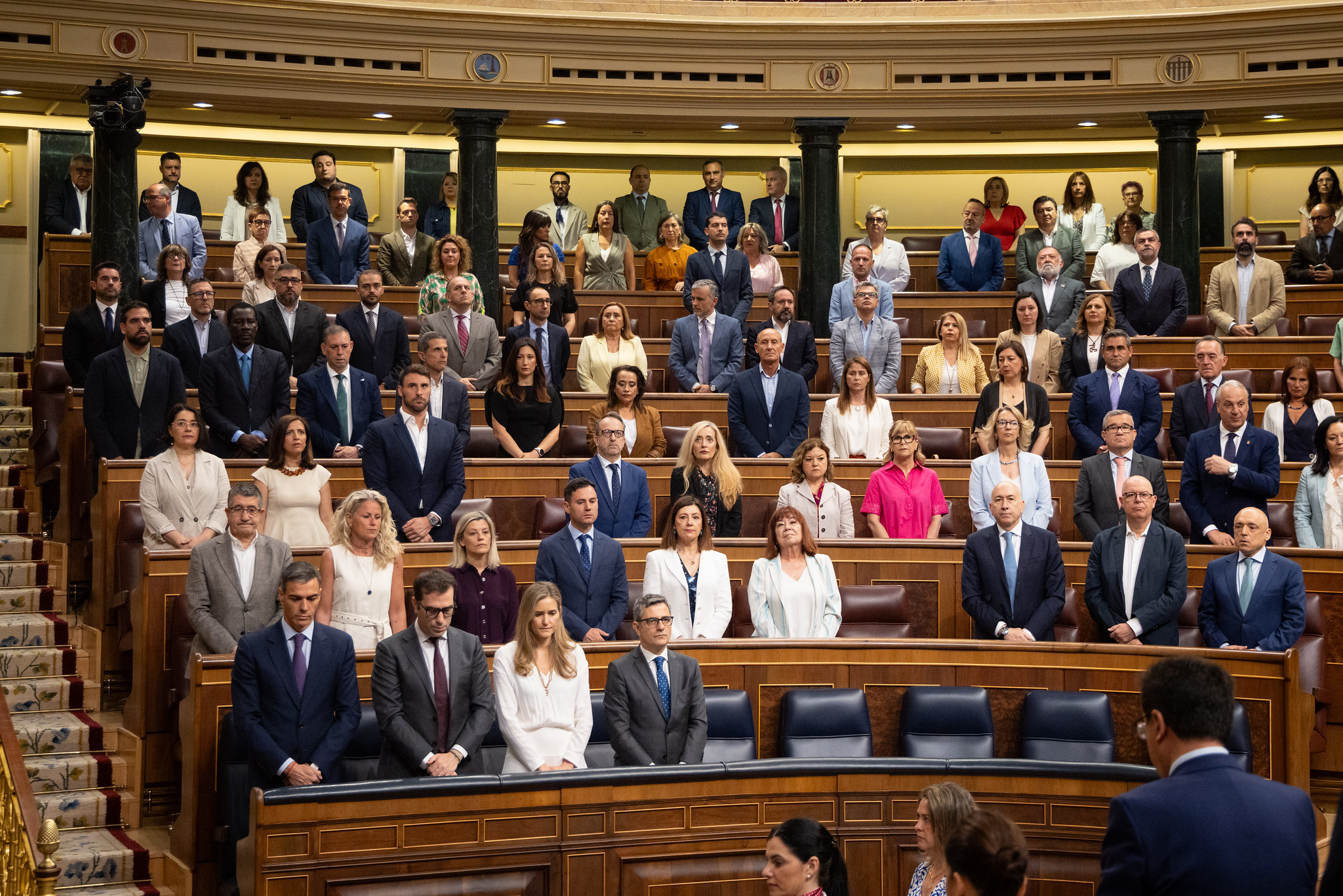El PSOE se sumerge en una semana de infierno sin más plan que apretar ...