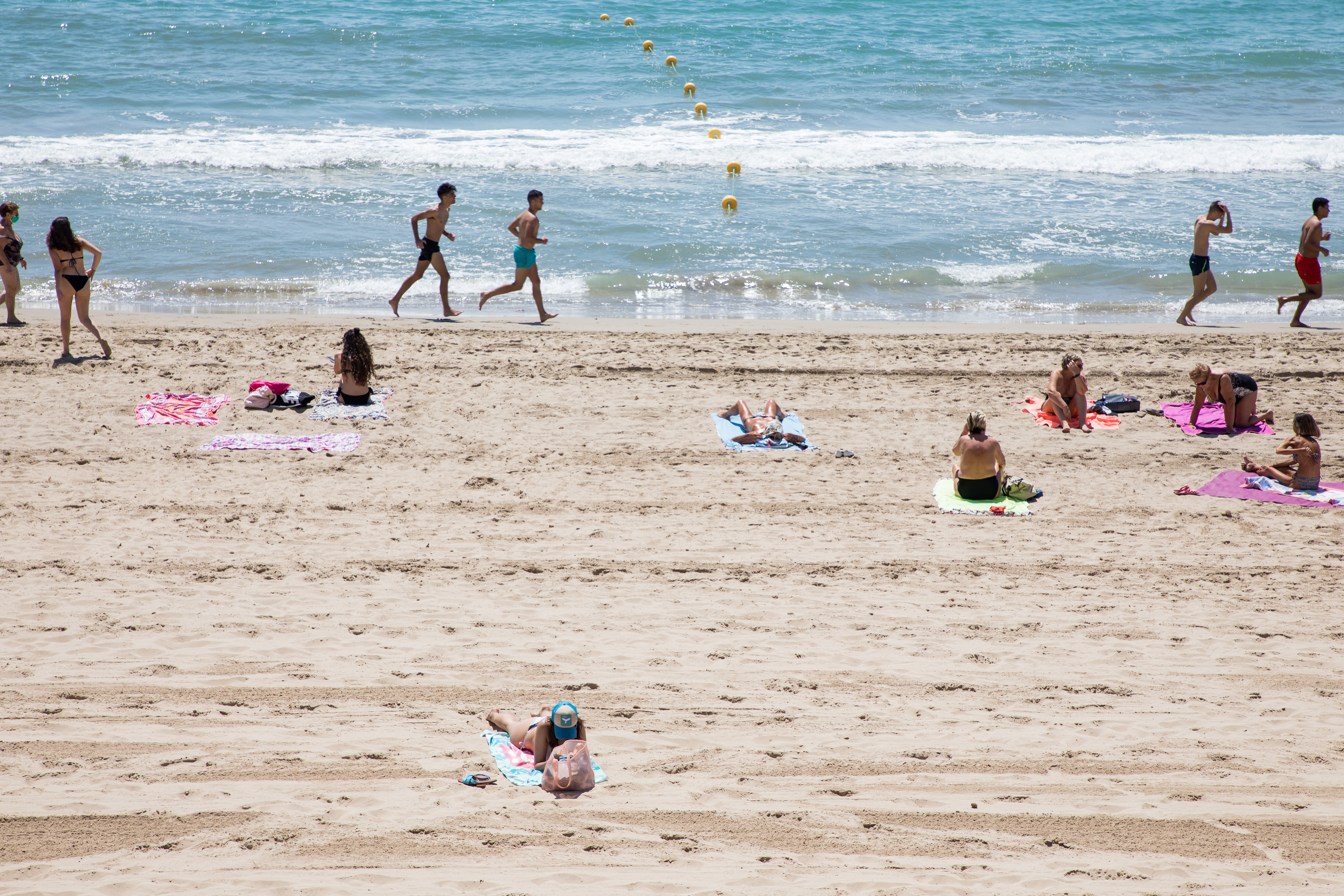 Dos bañistas mueren ahogados en un trágico inicio del verano en las ...