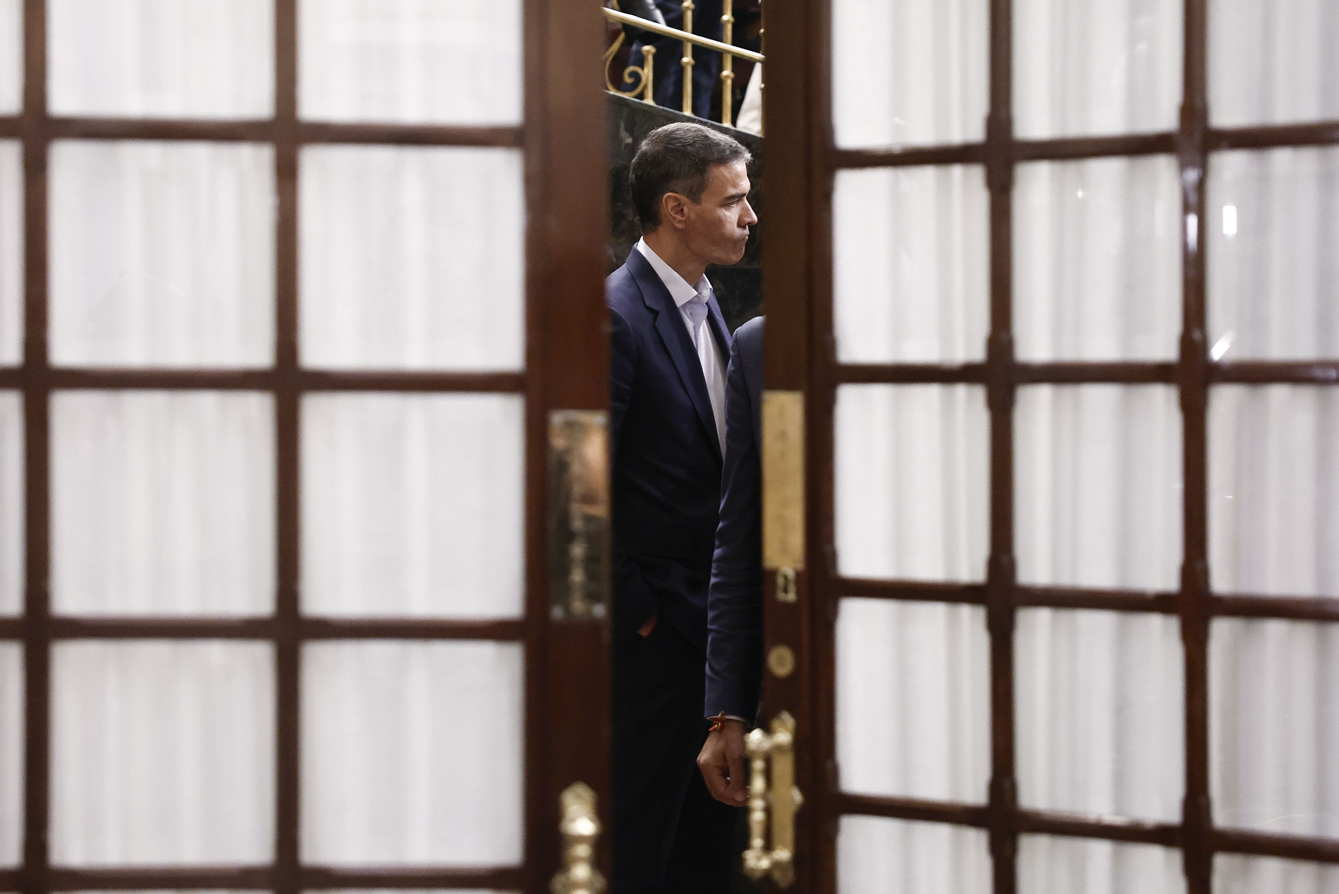 La mayoría absoluta del Congreso pide a Sánchez que dimita en una ...